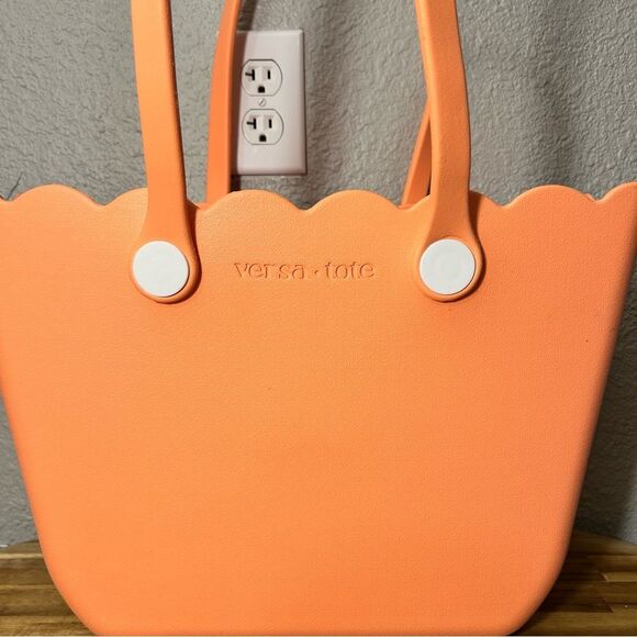 Rose Scalloped Versa Tote Coral - Picture 15 of 16